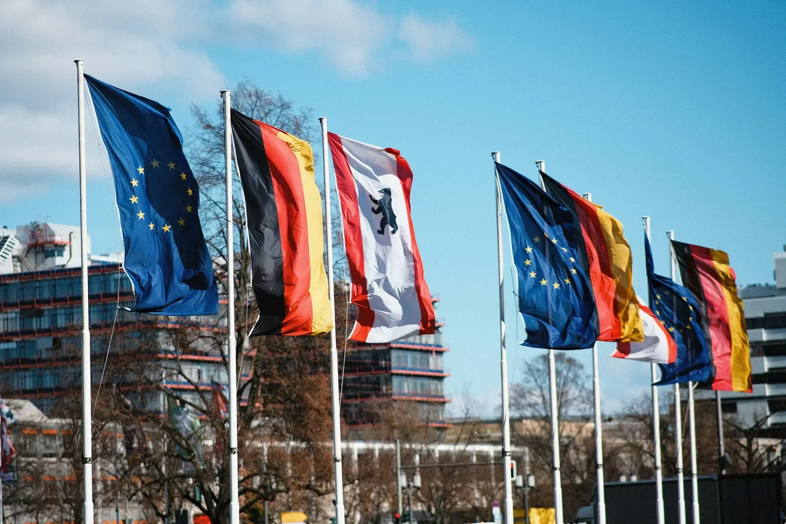 De Europese AI-wet en klantenservice: wat verandert er, wanneer en waarom is dit belangrijk?