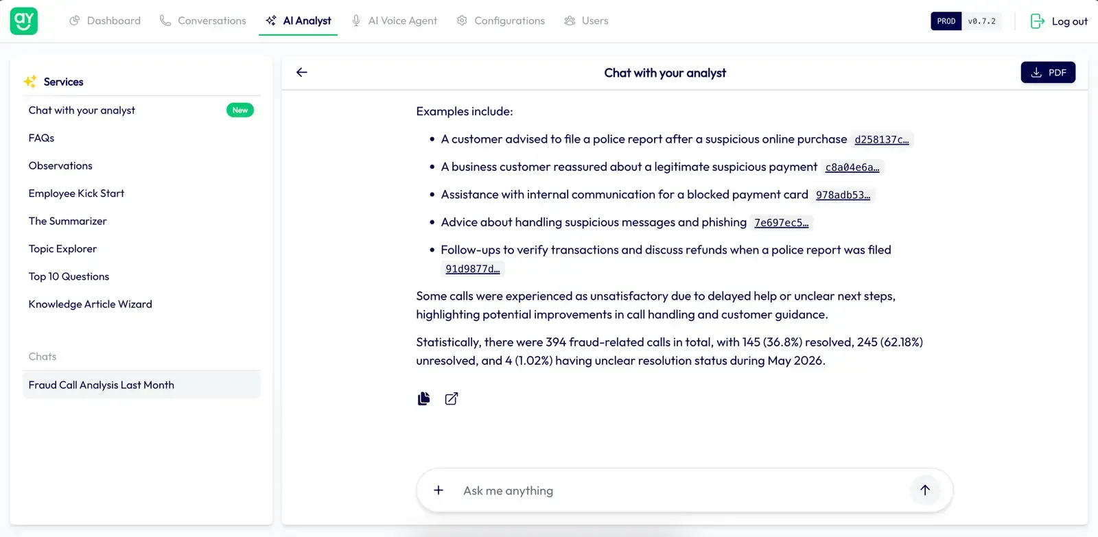 Ein Chatfenster in einem Analyseportal beantwortet eine Frage zu Betrugsanrufen im letzten Monat, mit Beispielgesprächen und der Zahl gelöster und offener Anrufe